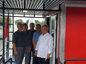 Menteri PUPR Tinjau Kapal RS Terapung PDIP