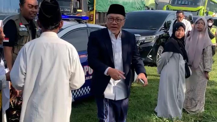 Momen Mendag Zulhas Hadiri Resepsi Satu Abad NU Puncak resepsi satu abad NU di gelar hari ini, Selasa (7/2/2023) di Gelora Delta Sidoarjo, Jawa Timur. Mendag Zulhas turut hadir di acara tersebut.