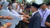 Tak hanya Zulhas, para pejabat RI pun ikut hadir di Sidoardjo mulai dari Presiden Jokowi, Wapres Ma’ruf Amin hingga Menteri BUMN Erick Thohir.