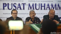 Busyro Muqoddas meminta pemerintah bersama DPR meninjau ulang RUU Kesehatan tersebut. Busyro Muqoddas menilai RUU Kesehatan sebagai kolonialisasi.