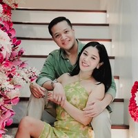 Naysila Mirdad dan Arfito Hutagalung sering terlihat menghabiskan waktu bersama. Termasuk saat berlibur, merayakan ulang tahun, kumpul dengan teman-teman, hingga sekedar menghabiskan waktu berdua. Foto: Instagram @naymirdad