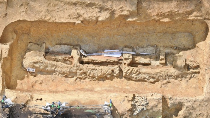 Pedang 2,3 meter ditemukan di pemakaman di Jepang