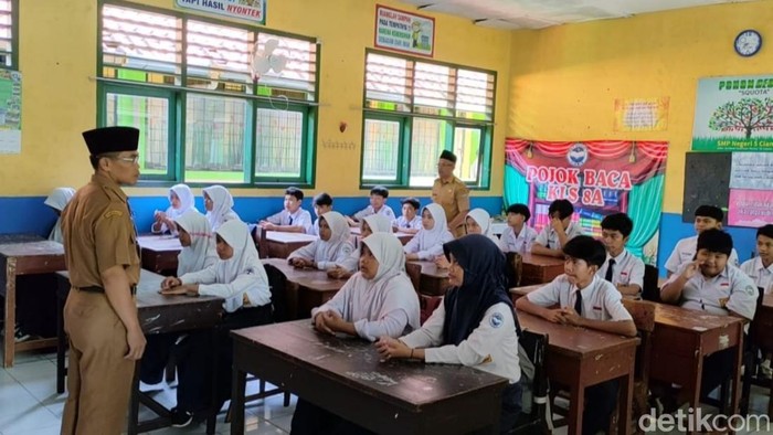 Pelajar Ciamis saat doa bersama untuk korban gempa Turki dan Suriah