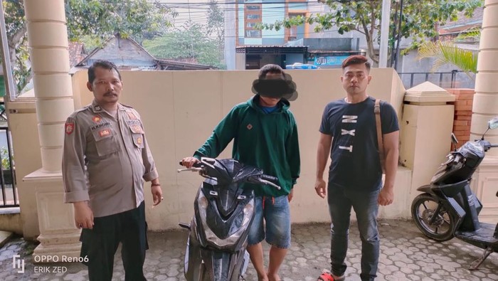 Pelaku begal payudara di Lamongan saat ditangkap polisi