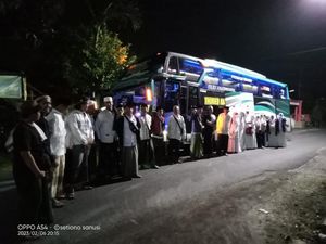 Fasilitasi Warga ke Puncak Satu Abad NU, Bupati Gresik: Ini Momen Langka