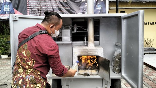 Pemusnahan barang bukti ganja 5 kilogram di Satresnarkoba Polresta Mataram, Selasa (7/2/2023).