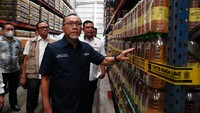 Ia memastikan bahwa 500 ton Minyakita itu segera disalurkan ke pasar tradisional. Zulhas menargetkan dalam tiga hari ke depan bisa didistribusikan ke pasar kawasan Jawa.