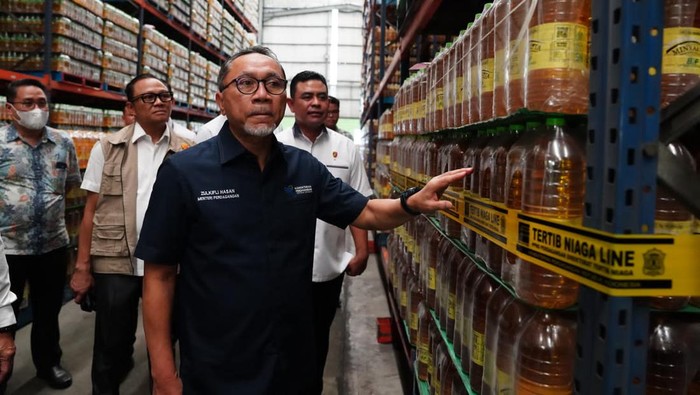 Penampakan 500 Ton Minyakita yang Ditimbun di Jakut