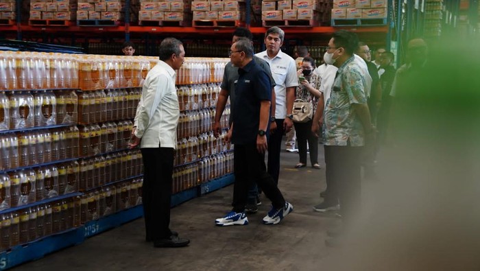 Penampakan 500 Ton Minyakita yang Ditimbun di Jakut Penampakan 500 Ton Minyakita yang Ditimbun di Jakut