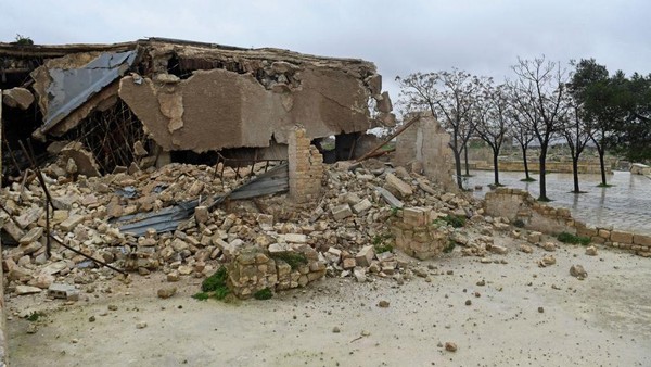 Bahkan, jauh sebelum gempa bumi, gedung-gedung di Aleppo sering runtuh karena infrastruktur yang buruk. Kurangnya pengawasan pada bangunan baru juga menjadi salah satu faktor. Â Bahkan, jauh sebelum gempa bumi, gedung-gedung di Aleppo sering runtuh karena infrastruktur yang buruk. Kurangnya pengawasan pada bangunan baru juga menjadi salah satu faktor. Â