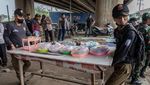 Bangunan Liar di Bawah Jembatan Layang Pelabuhan Tanjung Mas Semarang Dibongkar