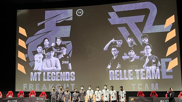 Tim Esports Rex Regum Qeon (RRQ) baru saja menuntaskan turnamen bikinannya. Yang jadi juara adalah MT Legends.

Turnamen bikinan RRQ itu bekerjasama dengan aplikasi PINTU, sehingga bernama Turnamen PINTU BATTLEGROUND Mobile Legends: Bang Bang.
