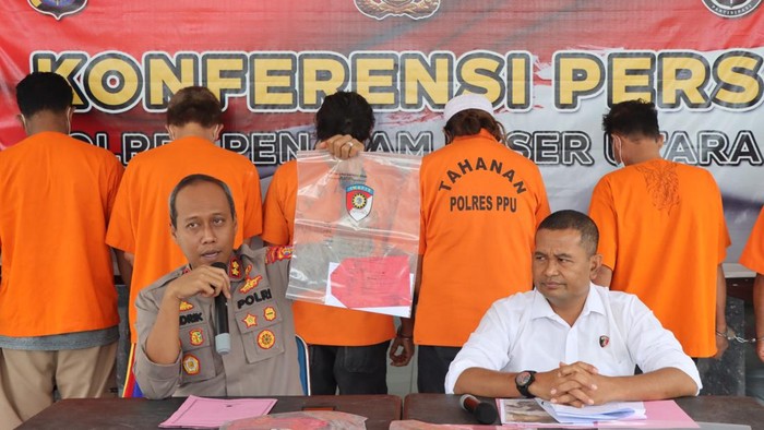 Polisi menangkap 5 pelaku pencuriam hewan ternak dan 1 penadah penjualan daging di PPU, Kaltim.