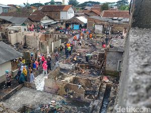 Cerita Warga soal Ganasnya Api Membakar 25 Rumah di Bandung
