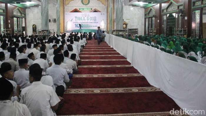 Ribuan santri di Jombang gelar doa bersama peringati Harlah 1 Abad NU