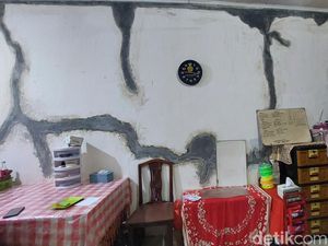 Terbuka Pintu Bu Ami bagi Lurah-Camat Cek Tembok Rumah yang Rawan Roboh