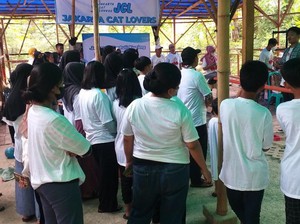 Relawan Ganjar Salurkan Pakan-Kandang Kucing buat Cat Lovers Jakarta
