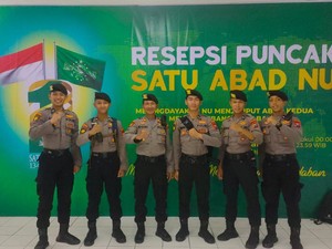 Ratusan Personel Dalmas Polda Jatim Amankan Konser Puncak 1 Abad NU