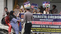 Sosialisasi keselamatan berkendara ini diharapkan dapat mengantisipasi terjadinya kecelakaan pada saat mengendarai kendaraan serta mengurangi resiko bahaya.