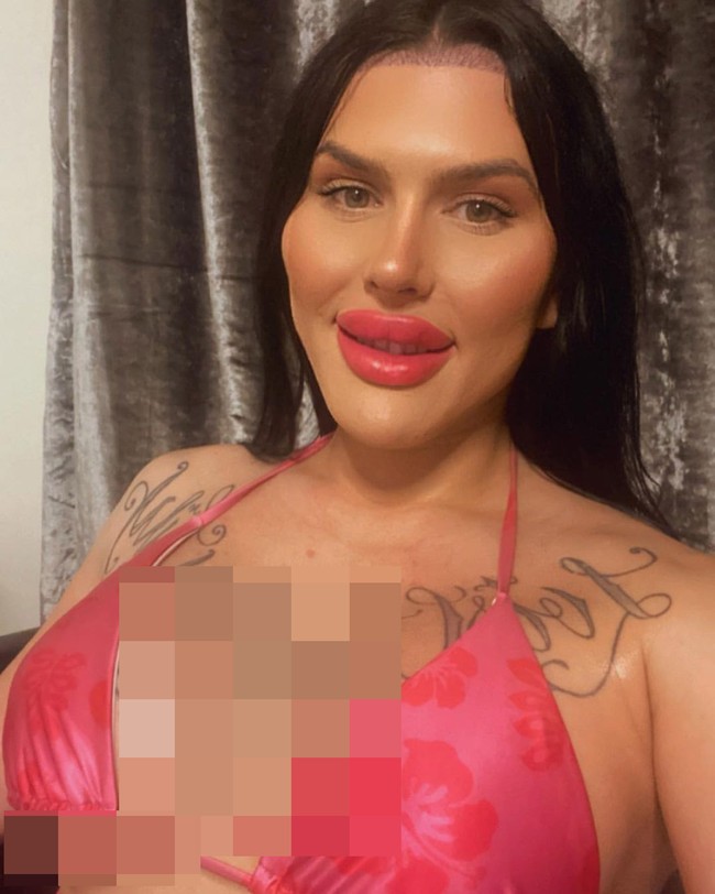 Aku selalu menginginkan payudara dan bokong yang besar untuk menyerasikan tampilan bimbo palsu, kata Sofia. Foto: Instagram Sofia Lips