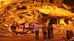 Tak Kenal Lelah, Tim SAR Siang-Malam Cari Korban Gempa Turki