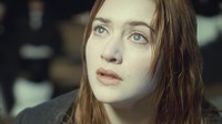 Rose yang sudah duduk manis di sekoci meninggalkan Jack namun memilih untuk kembali ke kapal. Dok. 20th Century Studios