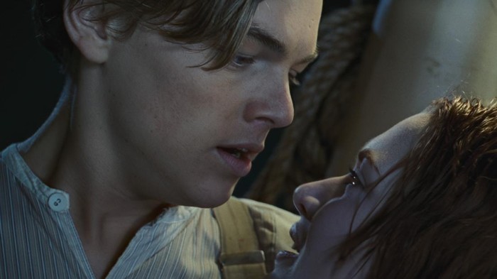 (L-R): Leonardo DiCaprio as Jack and Kate Winslet as Rose in Titanic.