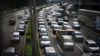 Sementara itu, Tol Dalam Kota dari Semanggi arah Cawang terpantau lancar. 