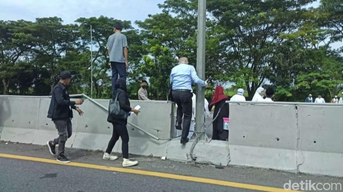 Tol macet imbas 1 abad NU