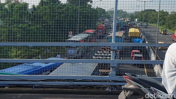 tol waru sidoarjo macet