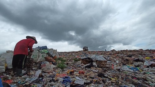 Kondisi gunungan sampah di TPA Mandung sewaktu mengalami kerusakan alat berat berulang kali di 2022 lalu.