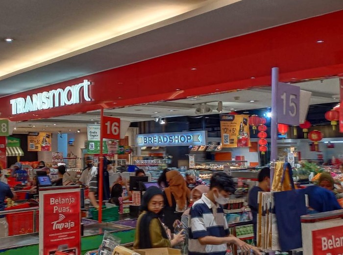 Transmart Cilegon resmi dibuka hari ini, Jumat (11/12/2020). Kini masyarakat Cilegon tidak perlu lagi jauh-jauh ke Jakarta dan Bekasi untuk menikmati wahana di Transmart.