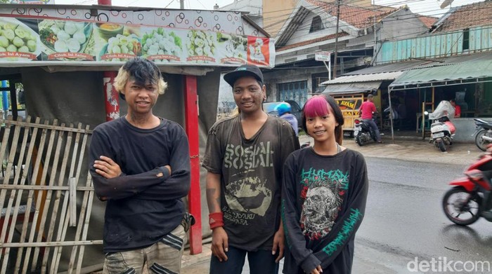 Trio anak punk di Subang.