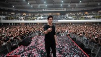 Penampilan Tyo Nugros disebut tak berubah meski usianya kini 52 tahun. Foto: Instagram/ @realnugros