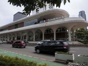 Waduh! Revitalisasi Halte Dukuh Atas 1 Tak Kunjung Selesai