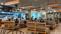 Restoran ini menjadi andalan bagi para mahasiswa untuk mengerjakan tugas atau sekedar bertemu dan nongkrong bareng teman-teman.