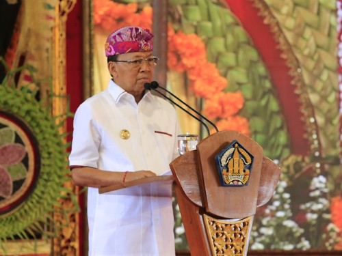 Wayan Koster menguraikan 44 capaian program sebagai Gubernur Bali, di Balai Budaya Ida Dewa Agung Istri Kanya, Klungkung, Selasa (7/2/2023). (IST)