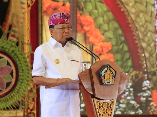Wayan Koster menguraikan 44 capaian program sebagai Gubernur Bali, di Balai Budaya Ida Dewa Agung Istri Kanya, Klungkung, Selasa (7/2/2023). (IST)