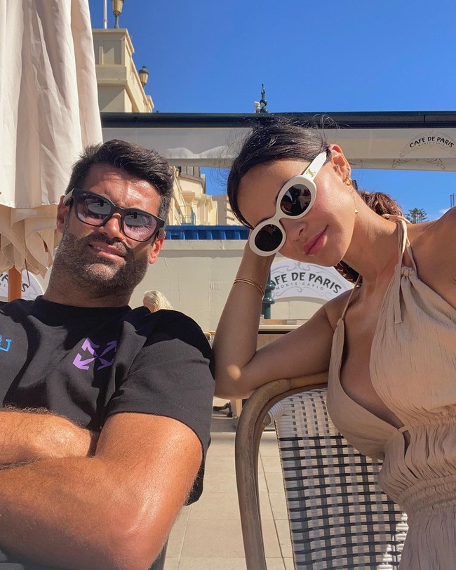 Di Instragram, suami Zeynep juga telah meminta pertolongan Tolong, aku ingin kalian mengirim semua sumber daya yang kalian punya. Untuk para pecinta lingkungan, (bencana) bukan hanya di Hatay dan Antakya. Tolong, aku mohon. Tolong, tolong, demi Tuhan, orang-orang sekarat di sini, ujarnya. Foto: Instagram Zeynep Sever