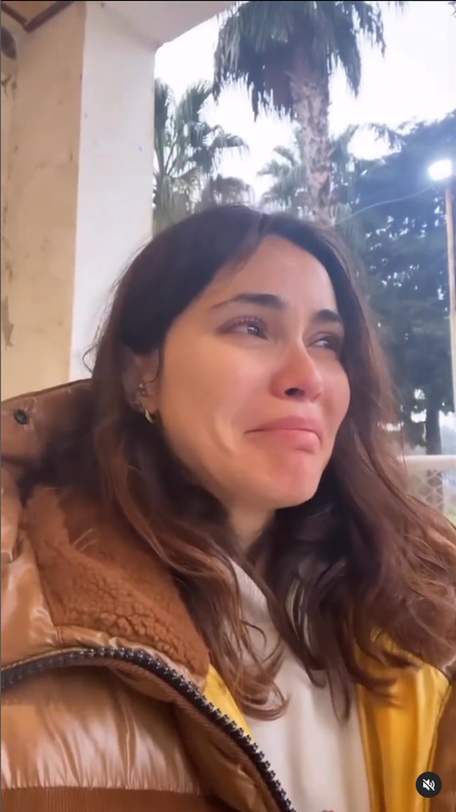 Zeynep Sever Demirel beralih ke Instagram untuk mengabarkan kondisi terbaru di negaranya yang diguncang gempa dahsyat. Dalam unggahan video, Zeynep mengaku daerah tempatnya tinggal, Hatay, sangat hancur. Foto: Instagram Zeynep Sever