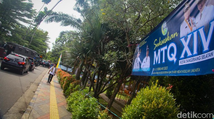 Sejumlah jalan di sekitaran Pondok Cabe, Tangerang Selatan (Tangsel) dilakukan rekayasa lalu lintas. Hal itu dilakukan berkaitan dengan adanya kegiatan Pawai Taaruf MTQ ke-14 Tingkat Kota Tangerang Selatan, Rabu (8/2/2023).