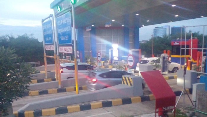 Akses Tol Jatikarya yang sempat diblokir warga sudah dibuka kembali per pukul 18.05 WIB, Rabu (8/2/2023)
