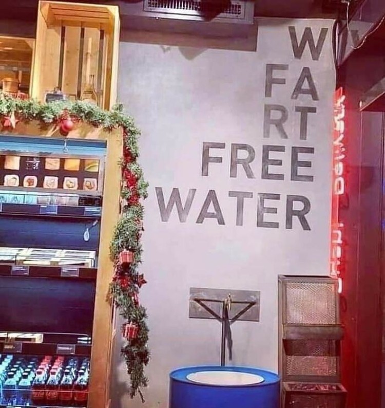 Seperti yang kita tahu, di dunia ini ada beberapa barang yang bagus dan jelek. Namun untuk deretan barang ini cukup bingung menyebutnya, unik atau aneh ya?