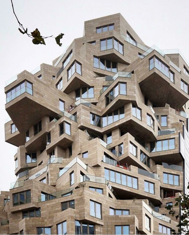 Seperti yang kita tahu, di dunia ini ada beberapa barang yang bagus dan jelek. Namun untuk deretan barang ini cukup bingung menyebutnya, unik atau aneh ya?