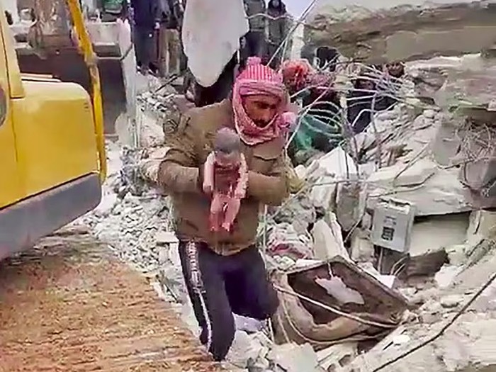 Bayi selamat dari gempa Suriah