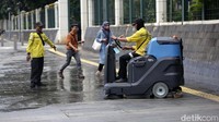 Trotoar yang bersih akan memberikan kenyamanan kepada pejalan kaki.