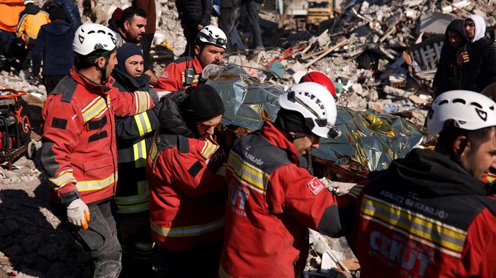 Korban jiwa akibat gempa di Turki dan Suriah bertambah menjadi 11.236 orang. Jumlah itu disampaikan seiiring dengan dilakukannya pencarian korban, Rabu (8/2).