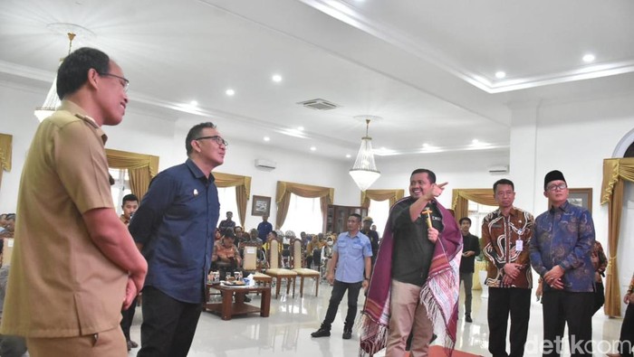 Bupati Sumedang Donny Ahmad Munir saat menjelaskan tentang SPBE di Sumedang, Rabu (8/2/2023).