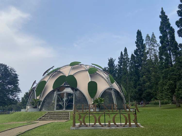 Cara ke Kebun Raya Bogor naik KRL bisa dilakukan dari Stasiun Jakarta Kota, Stasiun Bekasi, dan Stasiun Tangerang. Yuk, simak langkah-langkahnya di sini.