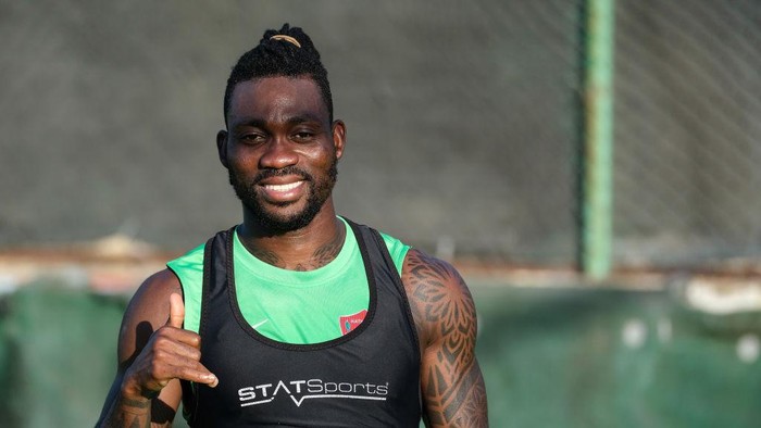 HATAY, TURKIYE - (ARCHIVE):  (----EDITORIAL USE ONLY â MANDATORY CREDIT - ATAKAS HATAYSPOR / HANDOUT - NO MARKETING NO ADVERTISING CAMPAIGNS - DISTRIBUTED AS A SERVICE TO CLIENTS----)  A file photo dated September 7, 2022 shows Christian Atsu of Atakas Hatayspor posing for a photo during a training session in Hatay, Turkiye. (Photo by Atakas Hatayspor/Anadolu Agency via Getty Images)